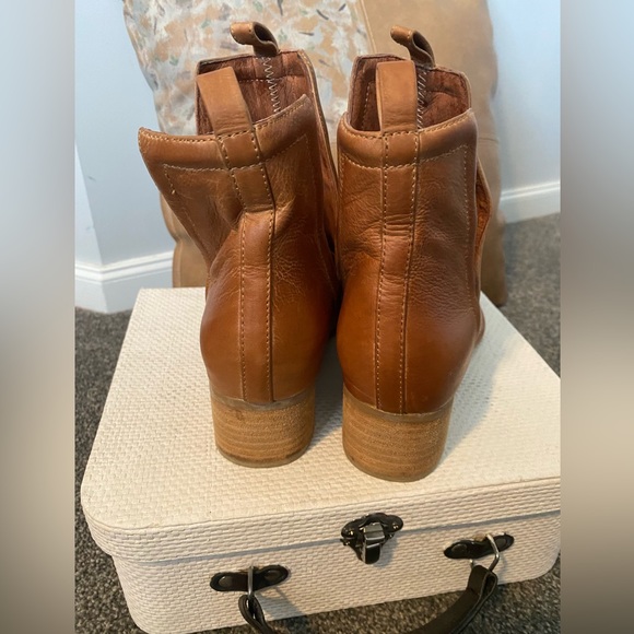 NWOT tan leather ankle boots by Jeffery Campbell - Picture 8 of 9